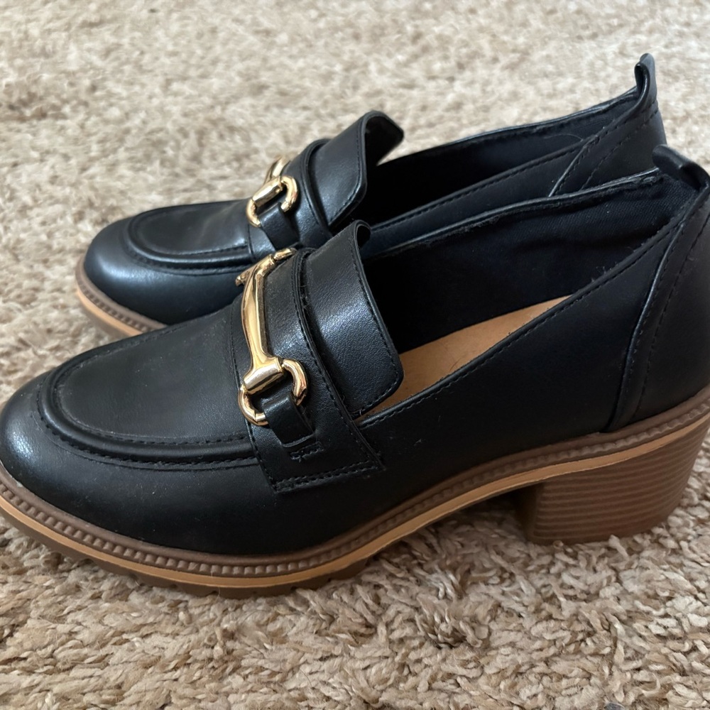 Elegant Black Loafers with Gold Accent
